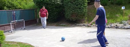 Váľanie mája a športové hry - 284184210_1142046176365685_8605164879511994575_n