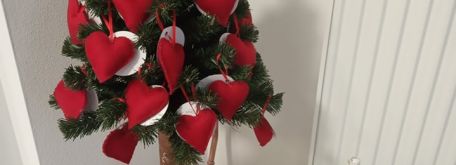 Vianočná výzdoba a fotenie pozdravov pri stromčeku - 260551702_2960178610899685_3557290176530833858_n